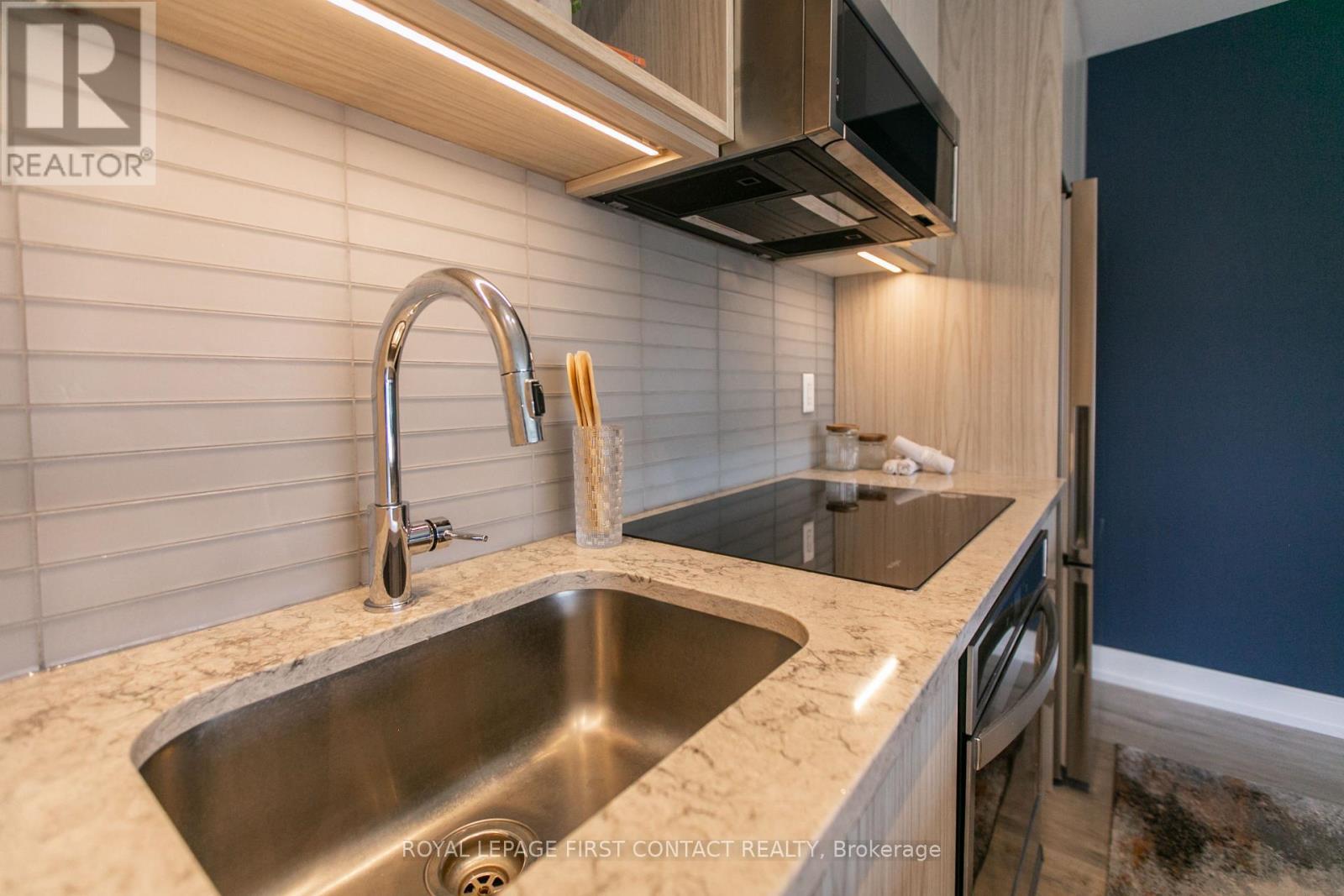 












421 - 185 DUNLOP STREET E

,
Barrie,




Ontario
L4M1B2

