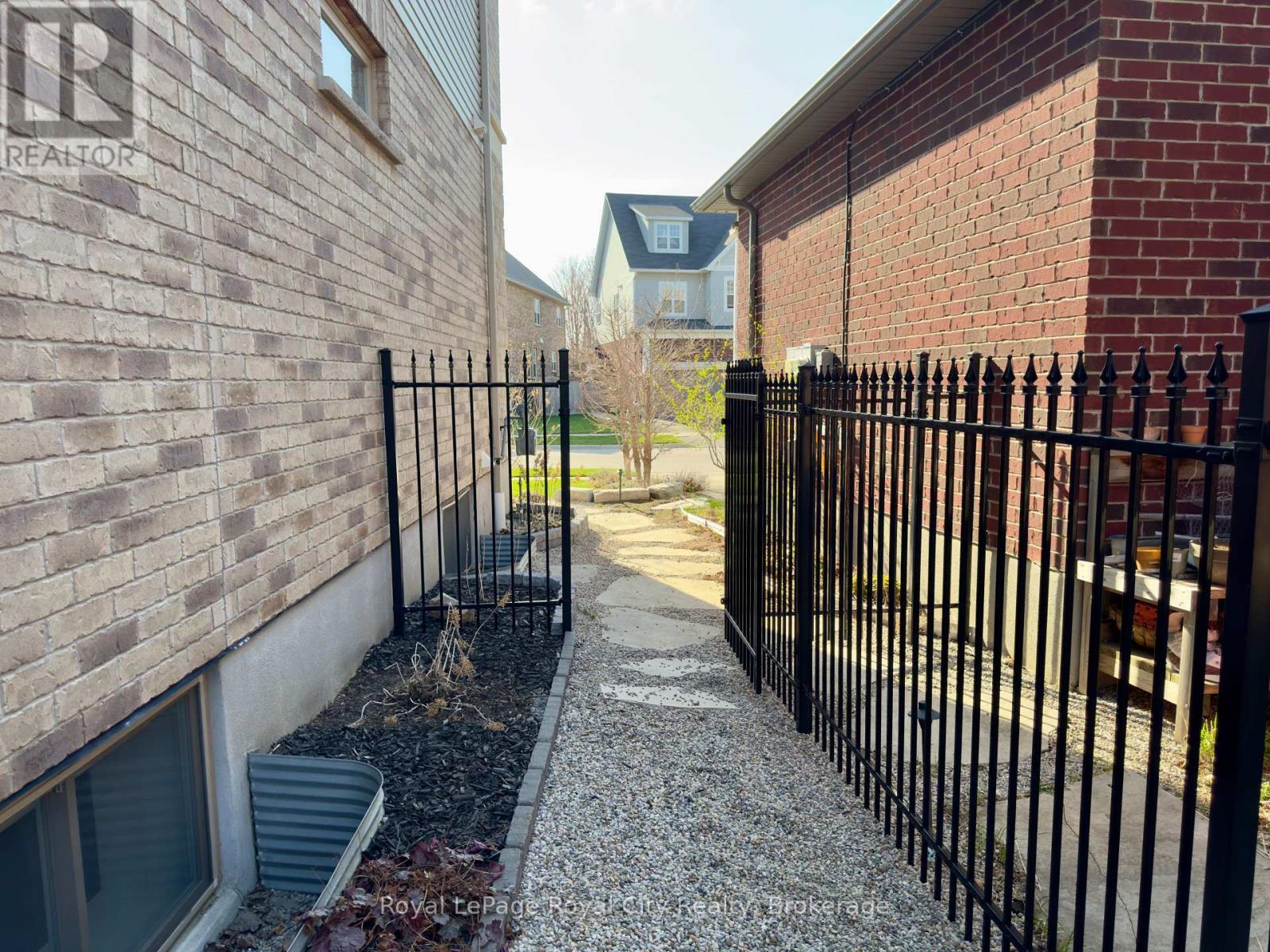 












213 TREMAINE CRESCENT

,
Kitchener,




Ontario
N2A4L9

