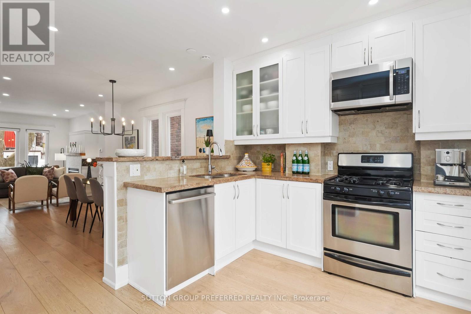 












42 CHATHAM AVENUE

,
Toronto,




Ontario
M4J1K6

