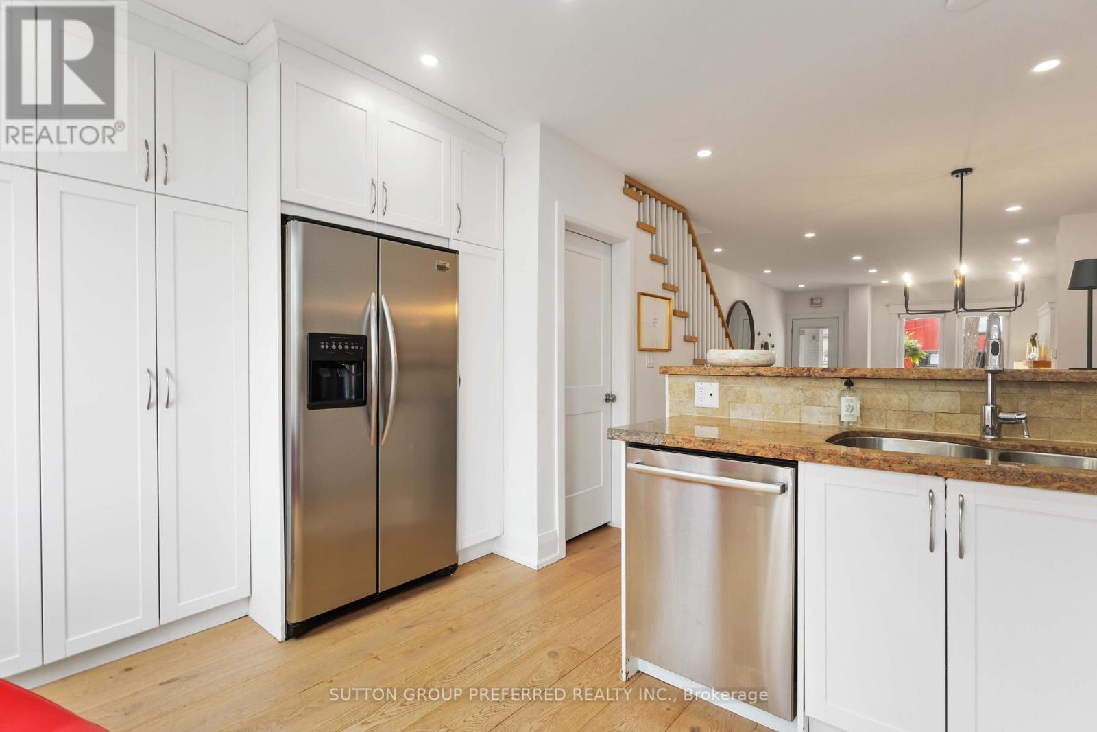 












42 CHATHAM AVENUE

,
Toronto,




Ontario
M4J1K6

