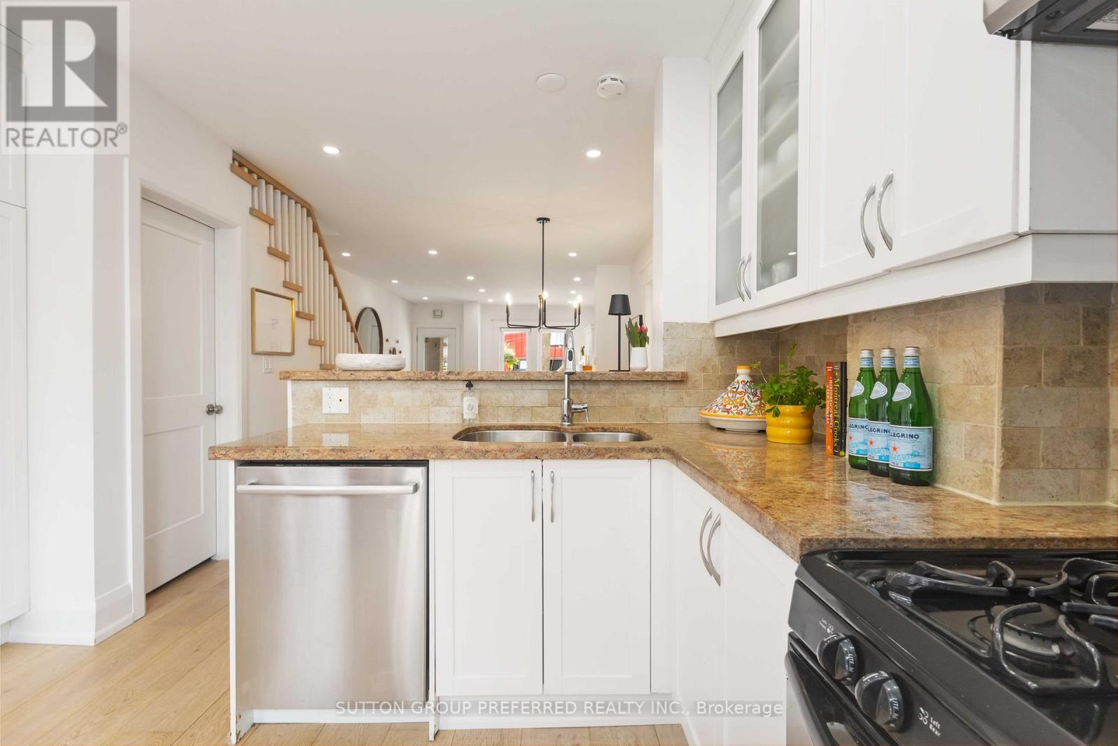 












42 CHATHAM AVENUE

,
Toronto,




Ontario
M4J1K6

