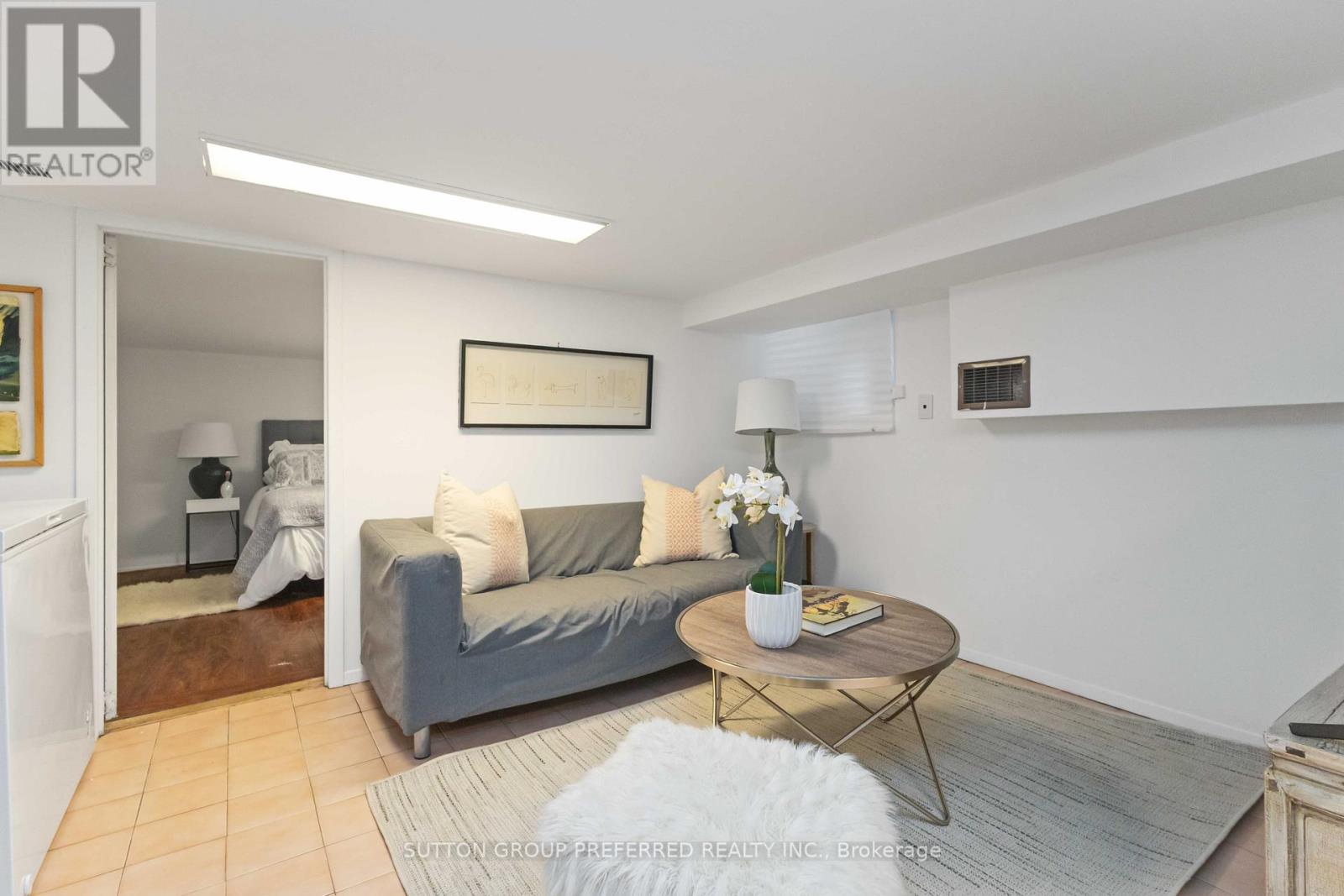 












42 CHATHAM AVENUE

,
Toronto,




Ontario
M4J1K6

