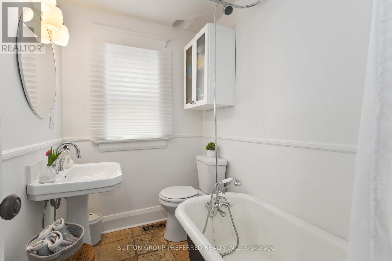 












42 CHATHAM AVENUE

,
Toronto,




Ontario
M4J1K6

