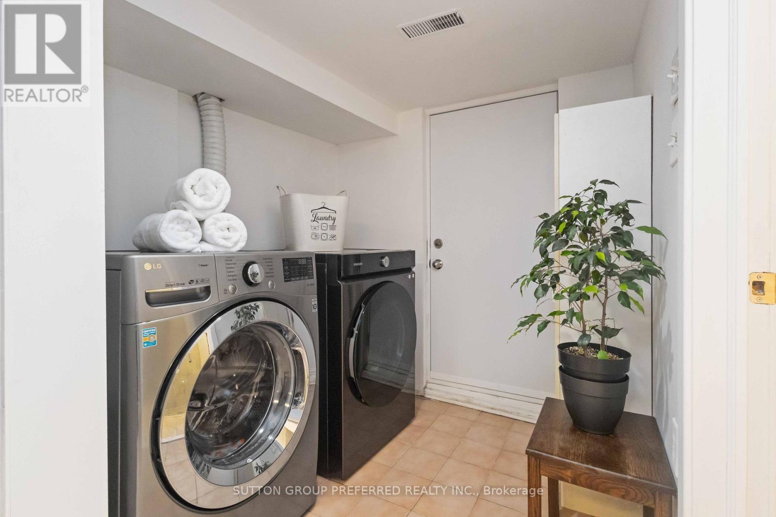 












42 CHATHAM AVENUE

,
Toronto,




Ontario
M4J1K6


