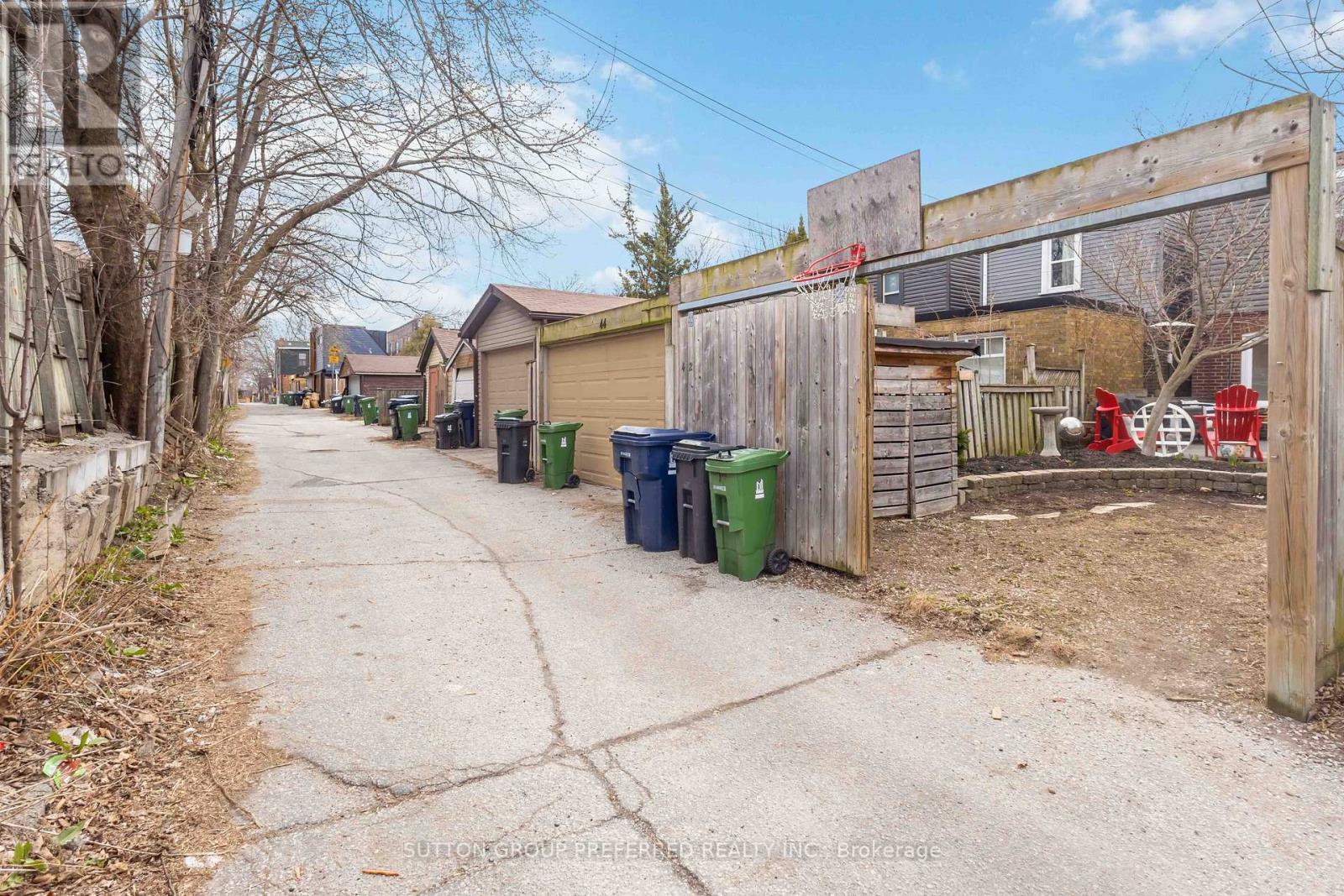 












42 CHATHAM AVENUE

,
Toronto,




Ontario
M4J1K6

