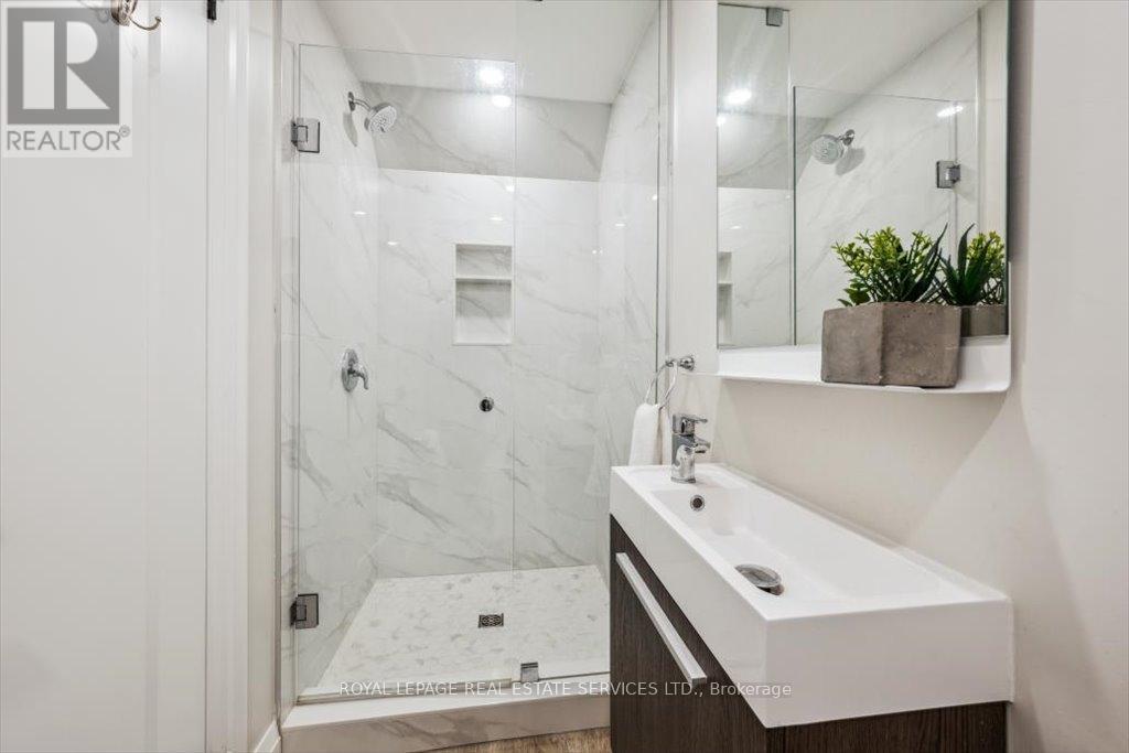 












137 - 1520 LANCASTER DRIVE

,
Oakville,




Ontario
L6H2Z2

