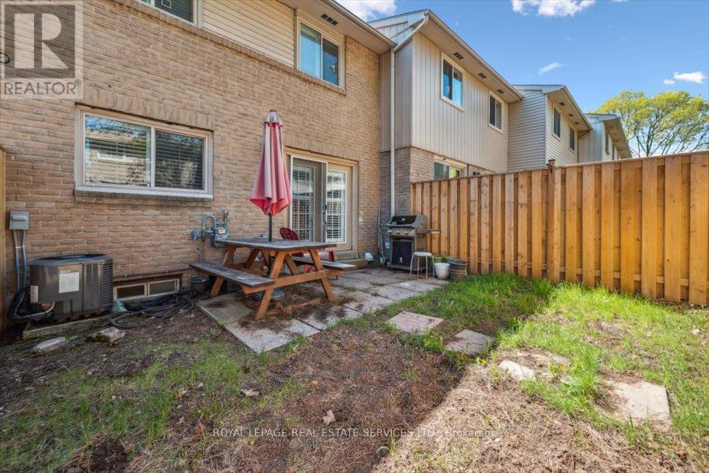 












137 - 1520 LANCASTER DRIVE

,
Oakville,




Ontario
L6H2Z2

