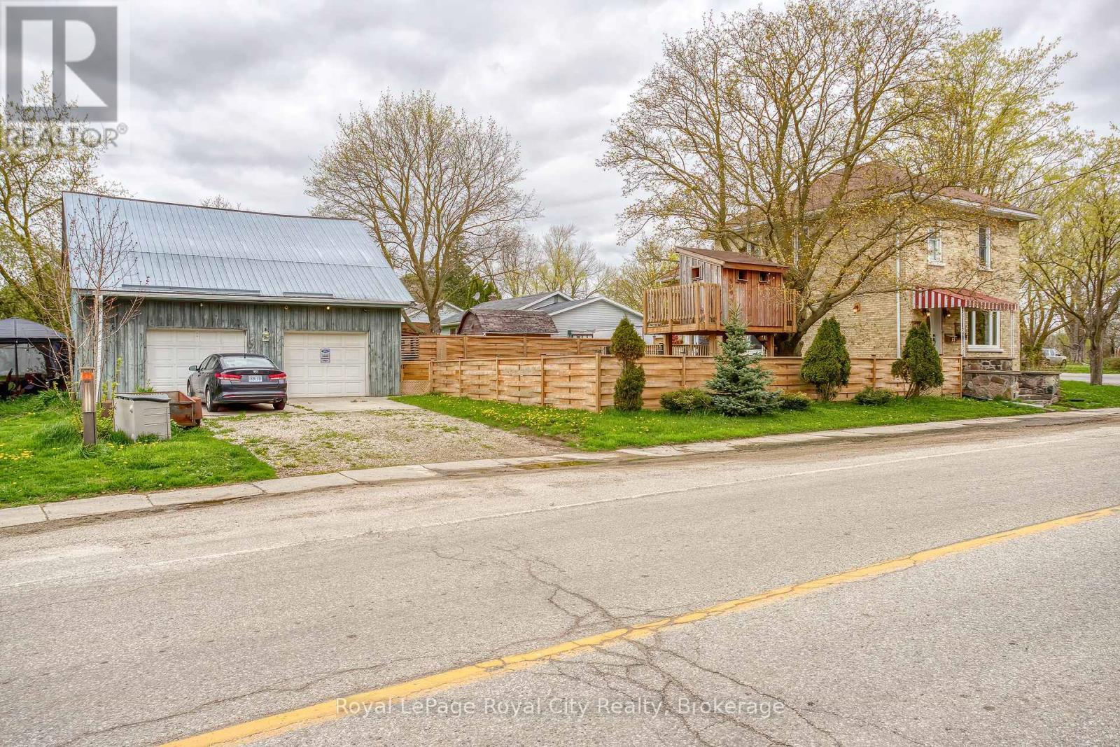 












15 CATHERINE STREET N

,
Mapleton,




Ontario
N0G2K0

