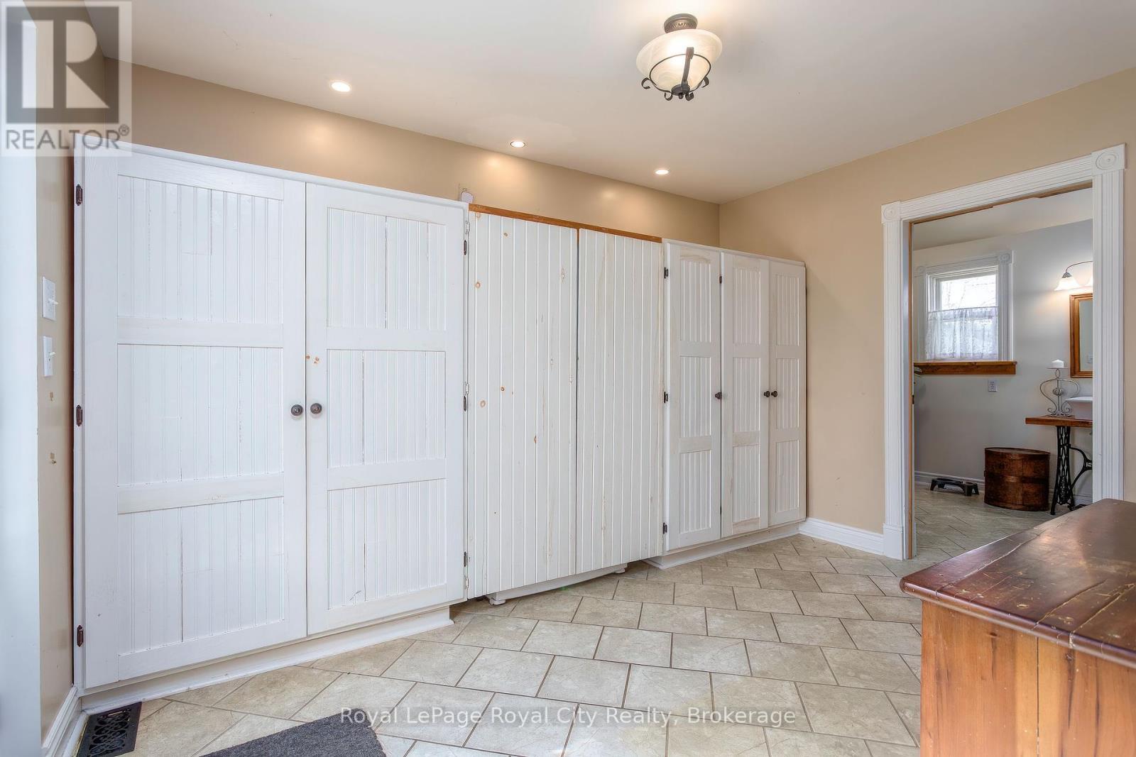 












15 CATHERINE STREET N

,
Mapleton,




Ontario
N0G2K0

