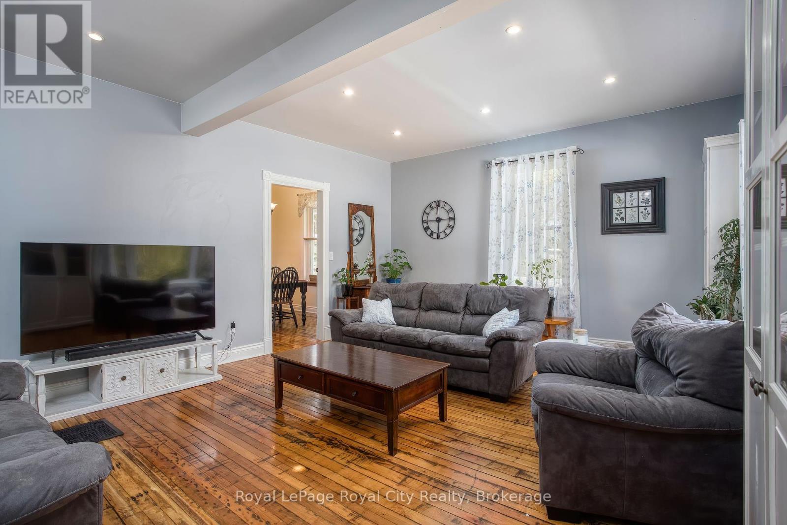 












15 CATHERINE STREET N

,
Mapleton,




Ontario
N0G2K0

