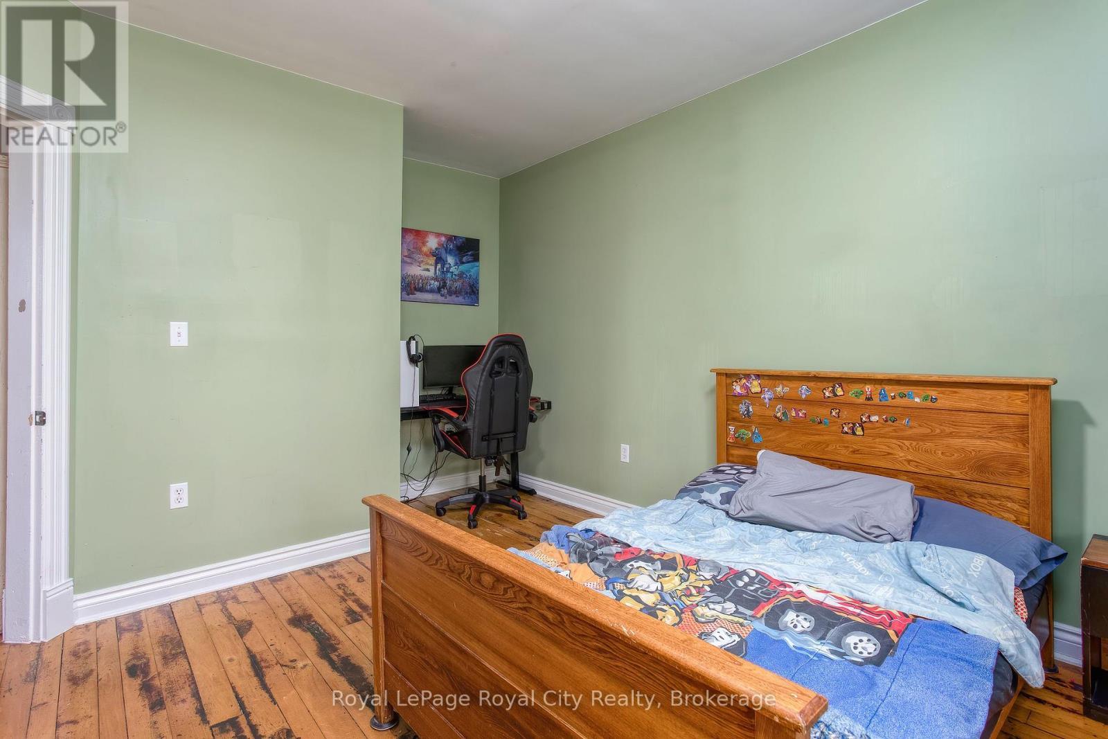 












15 CATHERINE STREET N

,
Mapleton,




Ontario
N0G2K0

