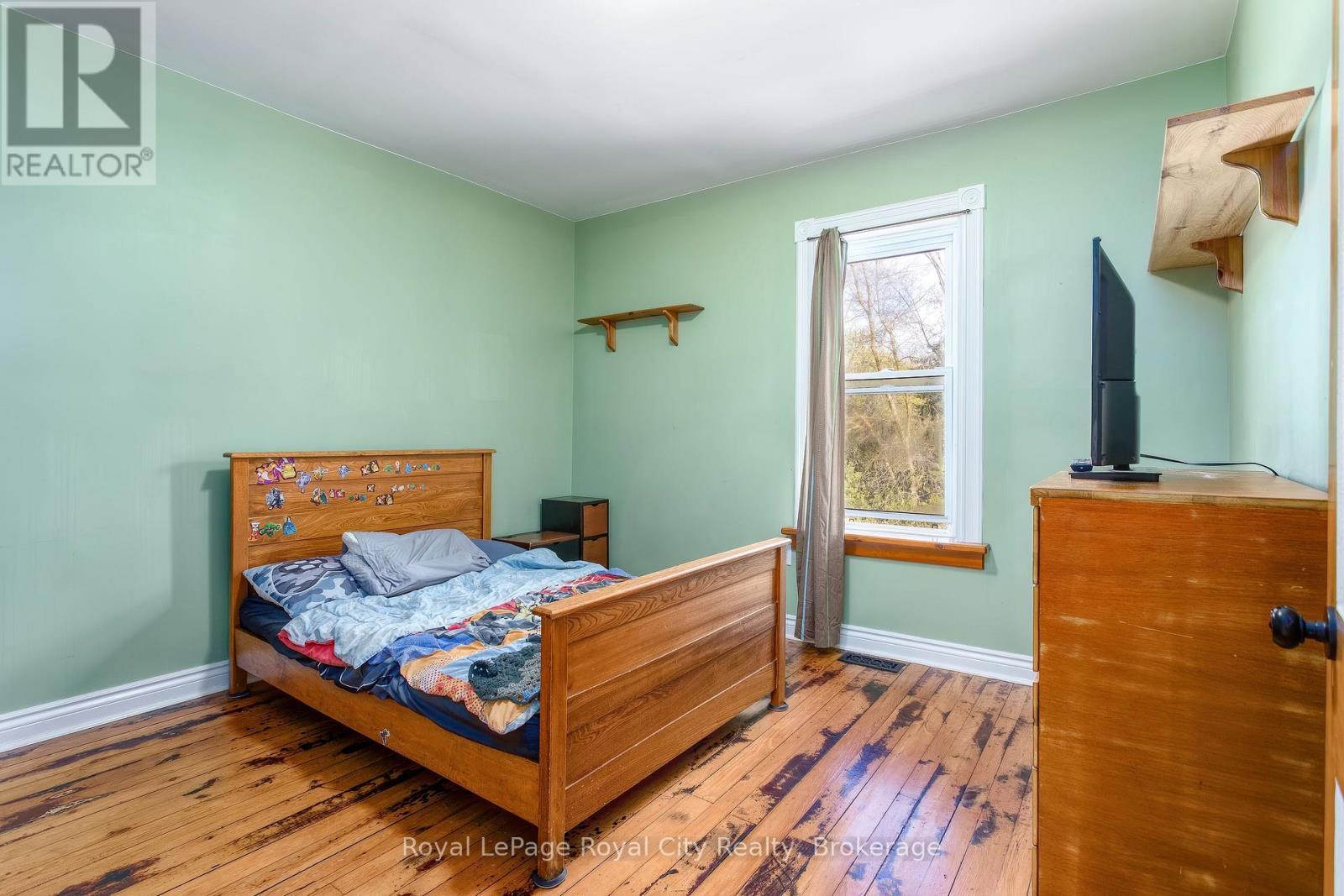 












15 CATHERINE STREET N

,
Mapleton,




Ontario
N0G2K0

