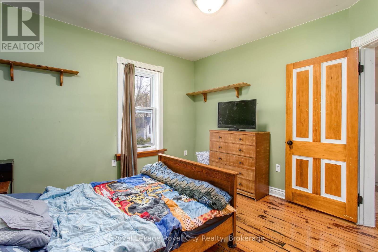 












15 CATHERINE STREET N

,
Mapleton,




Ontario
N0G2K0


