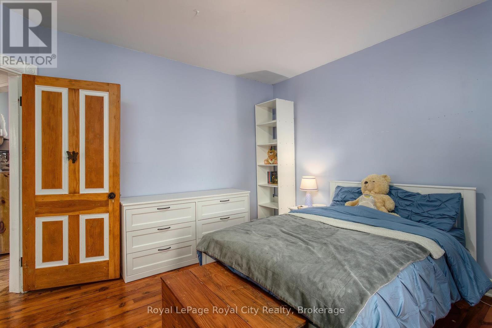 












15 CATHERINE STREET N

,
Mapleton,




Ontario
N0G2K0

