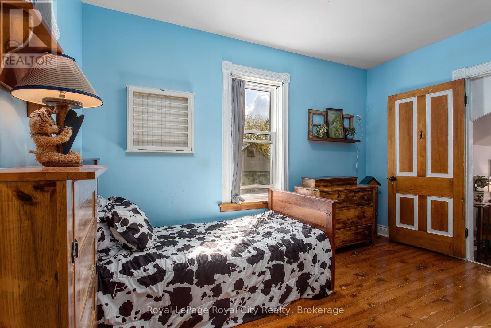 












15 CATHERINE STREET N

,
Mapleton,




Ontario
N0G2K0

