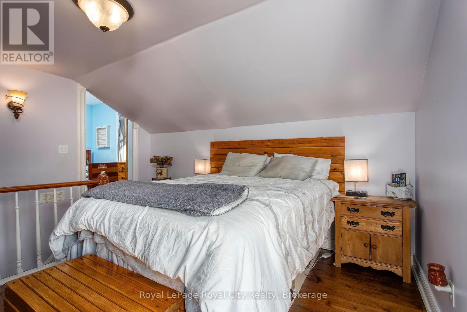 












15 CATHERINE STREET N

,
Mapleton,




Ontario
N0G2K0

