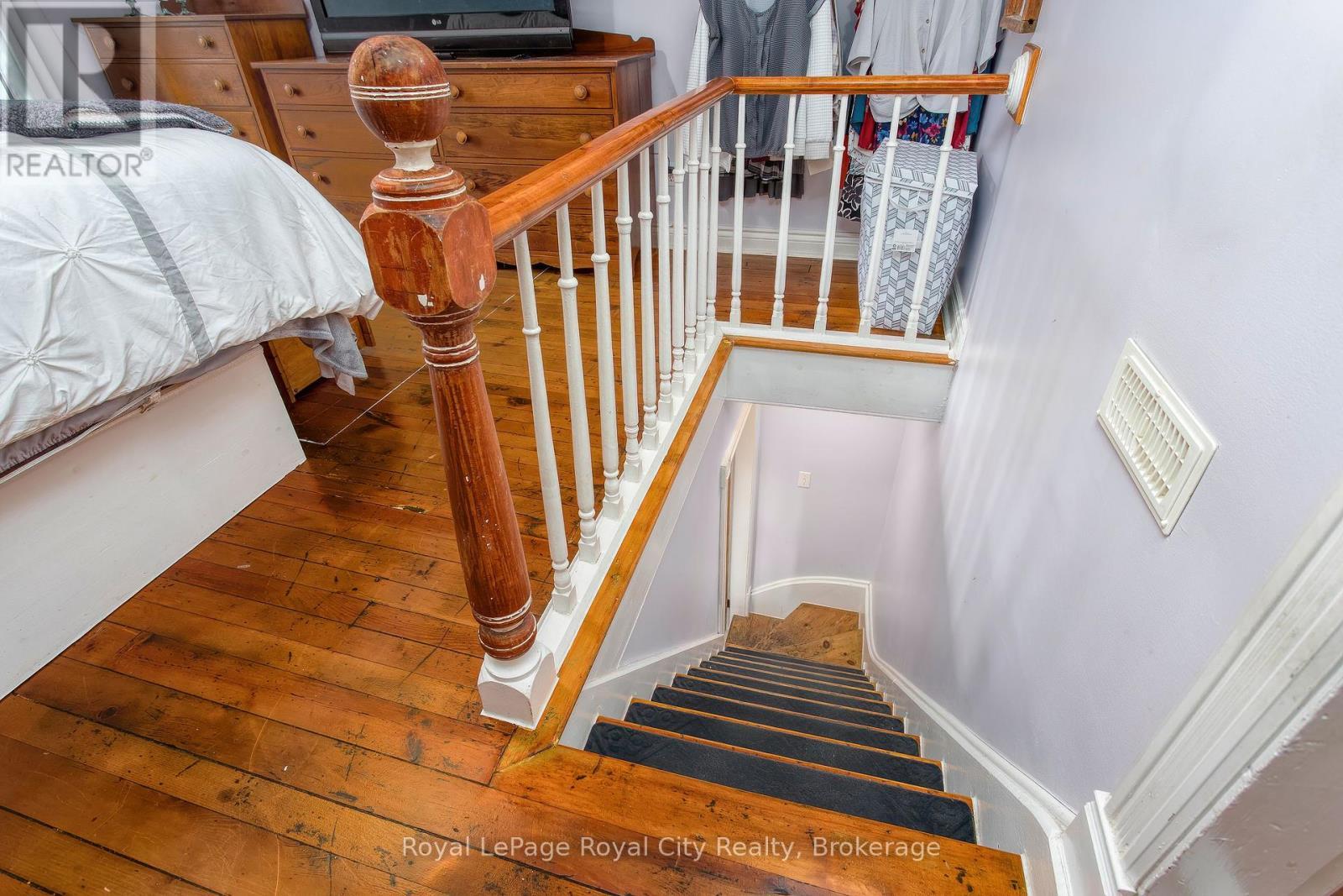 












15 CATHERINE STREET N

,
Mapleton,




Ontario
N0G2K0

