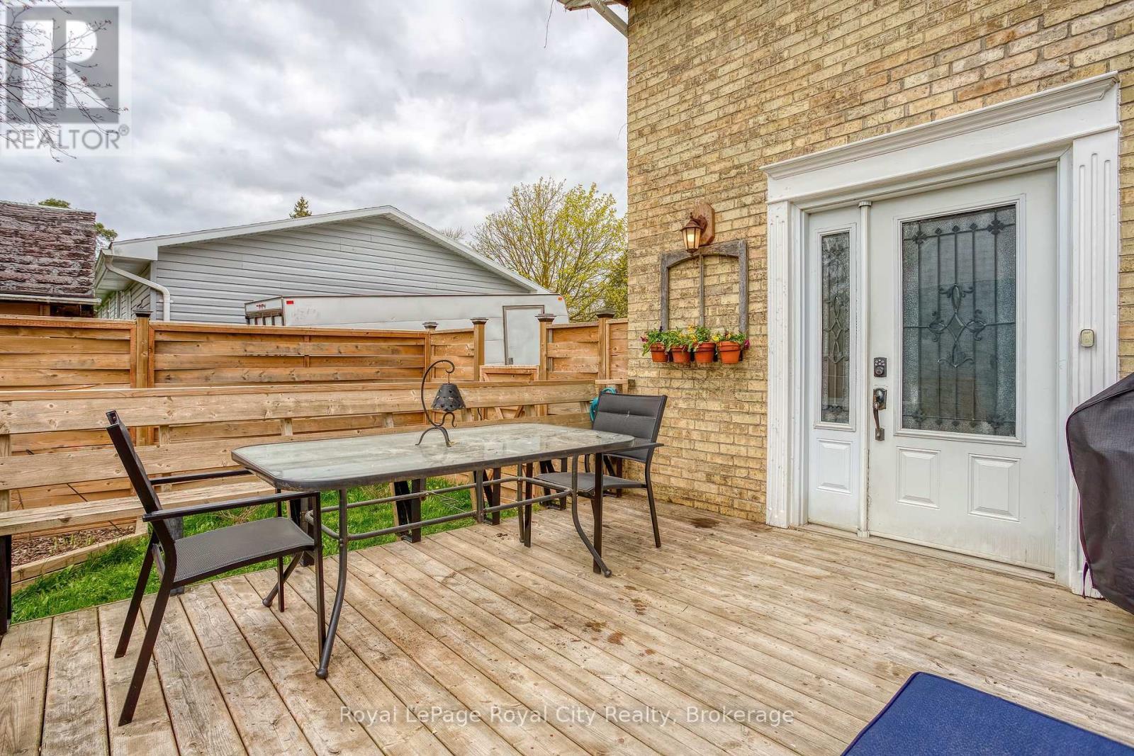 












15 CATHERINE STREET N

,
Mapleton,




Ontario
N0G2K0

