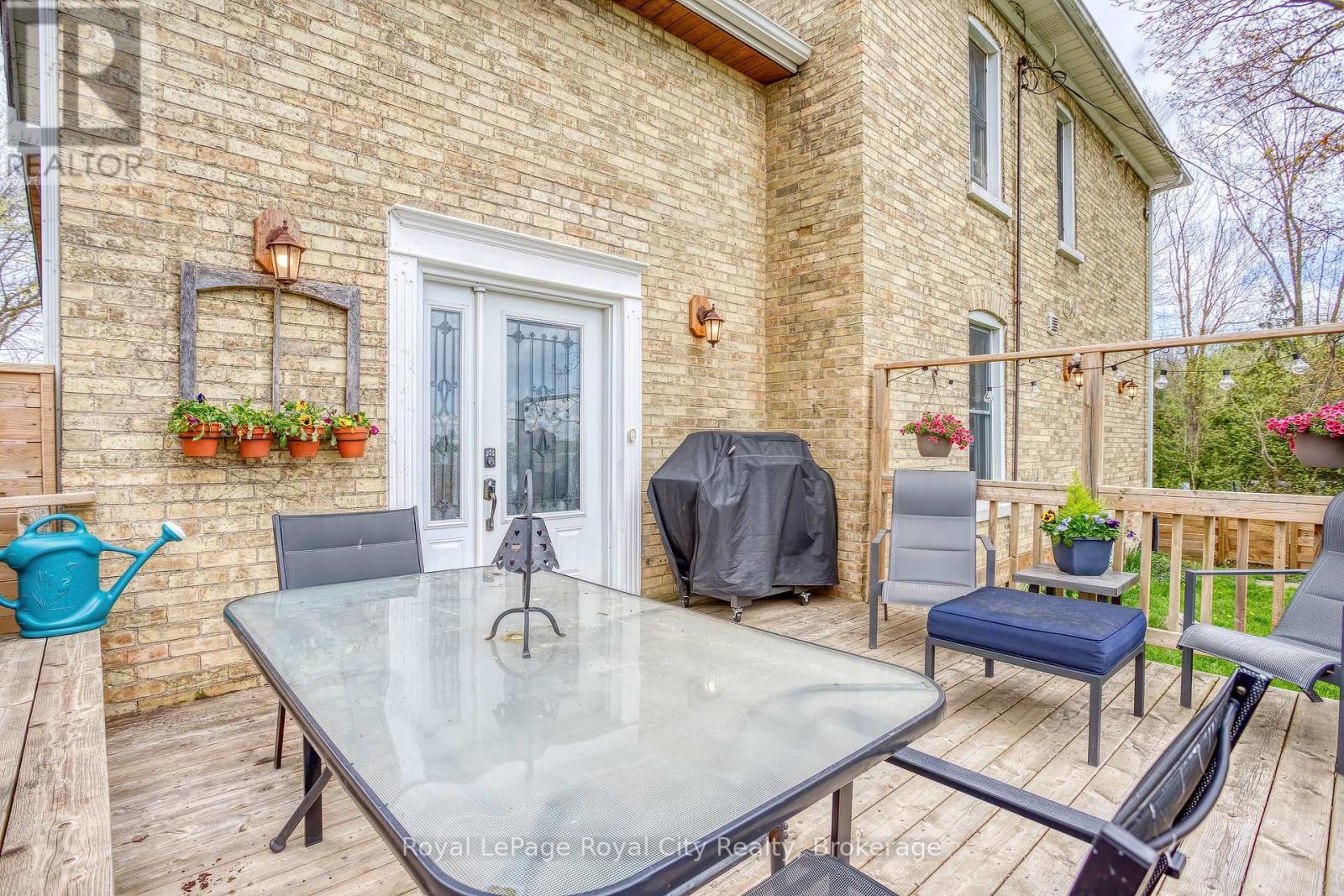 












15 CATHERINE STREET N

,
Mapleton,




Ontario
N0G2K0

