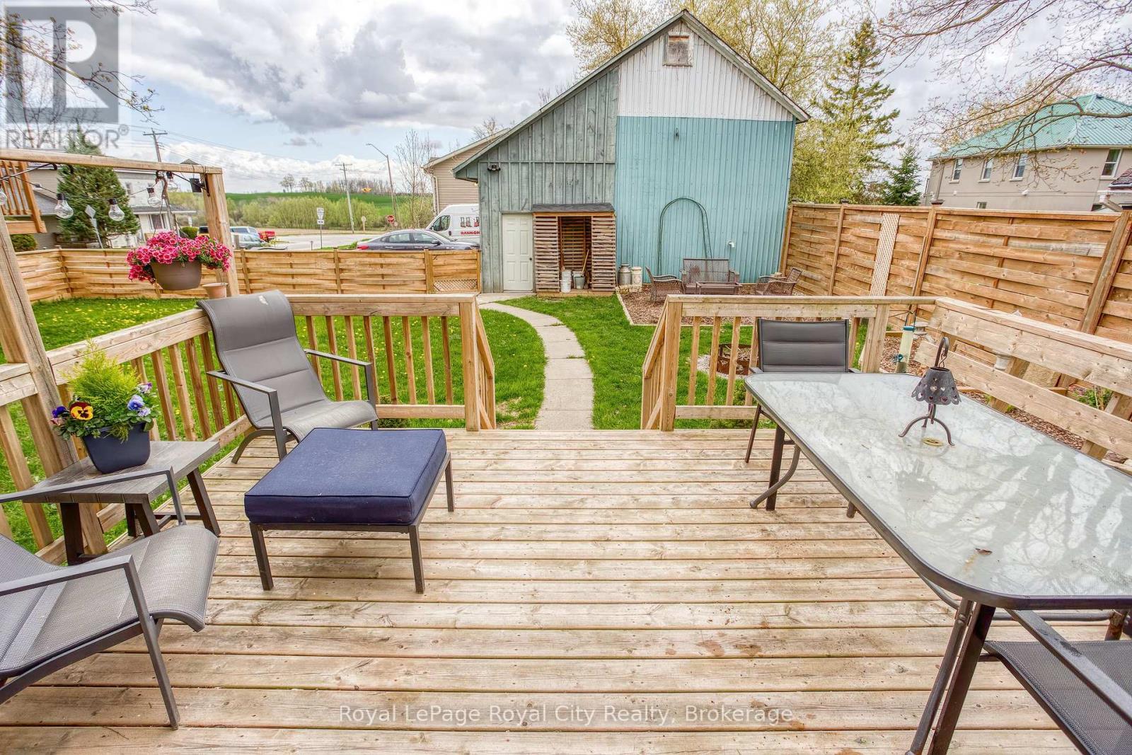 












15 CATHERINE STREET N

,
Mapleton,




Ontario
N0G2K0

