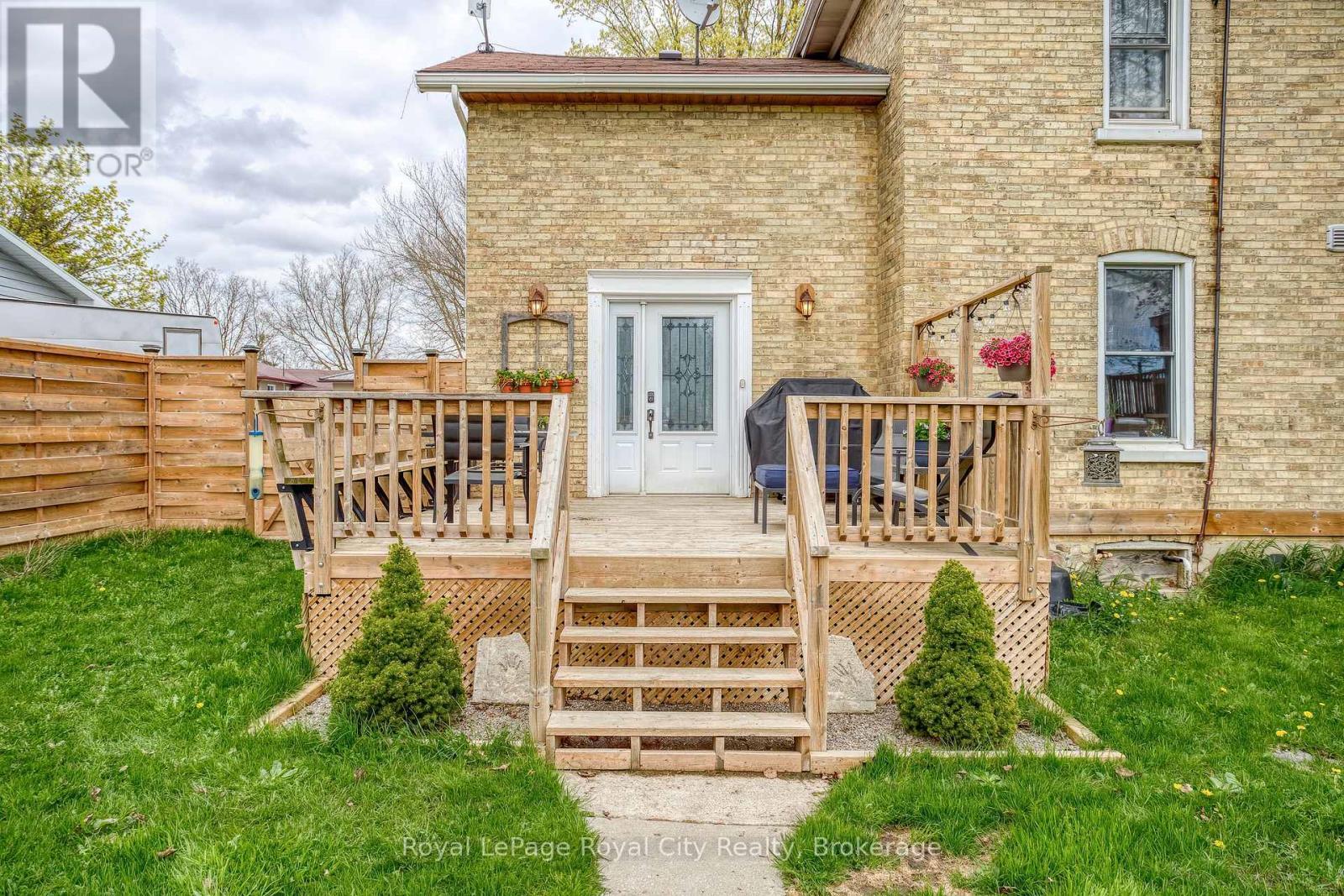 












15 CATHERINE STREET N

,
Mapleton,




Ontario
N0G2K0

