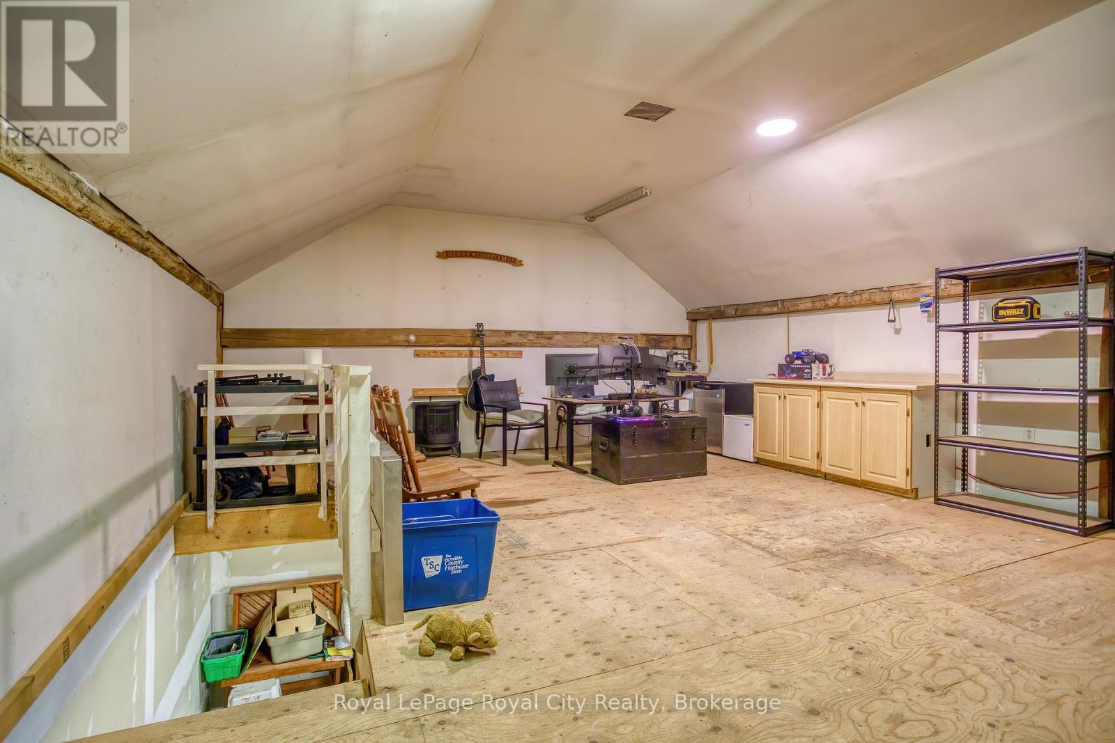 












15 CATHERINE STREET N

,
Mapleton,




Ontario
N0G2K0

