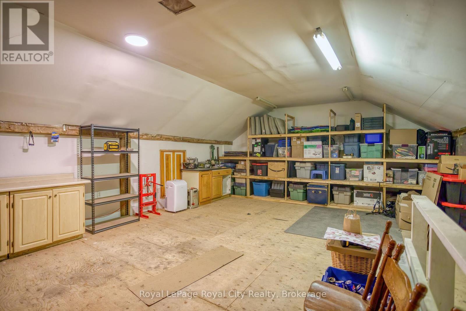 












15 CATHERINE STREET N

,
Mapleton,




Ontario
N0G2K0

