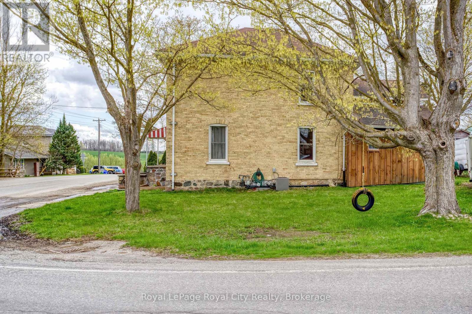 












15 CATHERINE STREET N

,
Mapleton,




Ontario
N0G2K0

