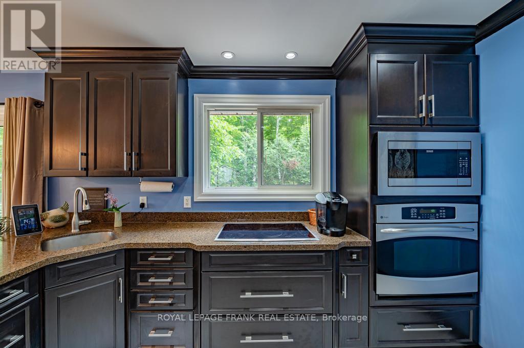 












60 MYSTIC POINT ROAD

,
Trent Lakes,




Ontario
K0L1J0

