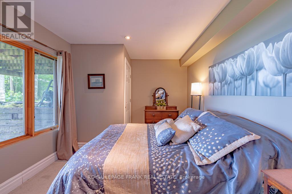 












60 MYSTIC POINT ROAD

,
Trent Lakes,




Ontario
K0L1J0

