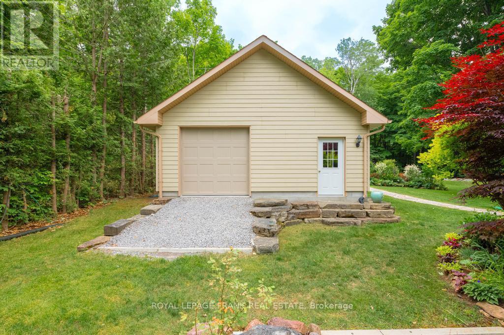 












60 MYSTIC POINT ROAD

,
Trent Lakes,




Ontario
K0L1J0

