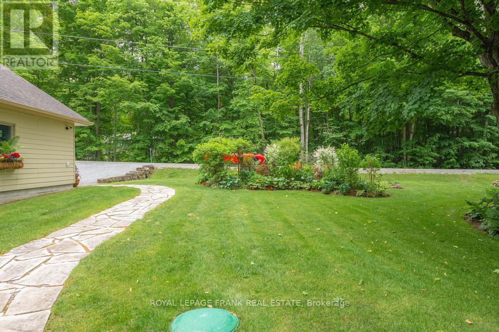 












60 MYSTIC POINT ROAD

,
Trent Lakes,




Ontario
K0L1J0

