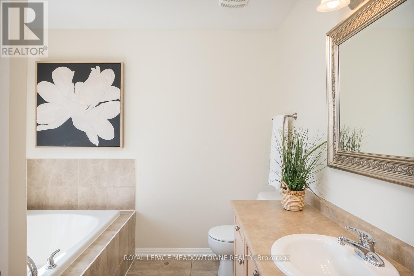 












694 RAYNER COURT

,
Milton,




Ontario
L9T0N9


