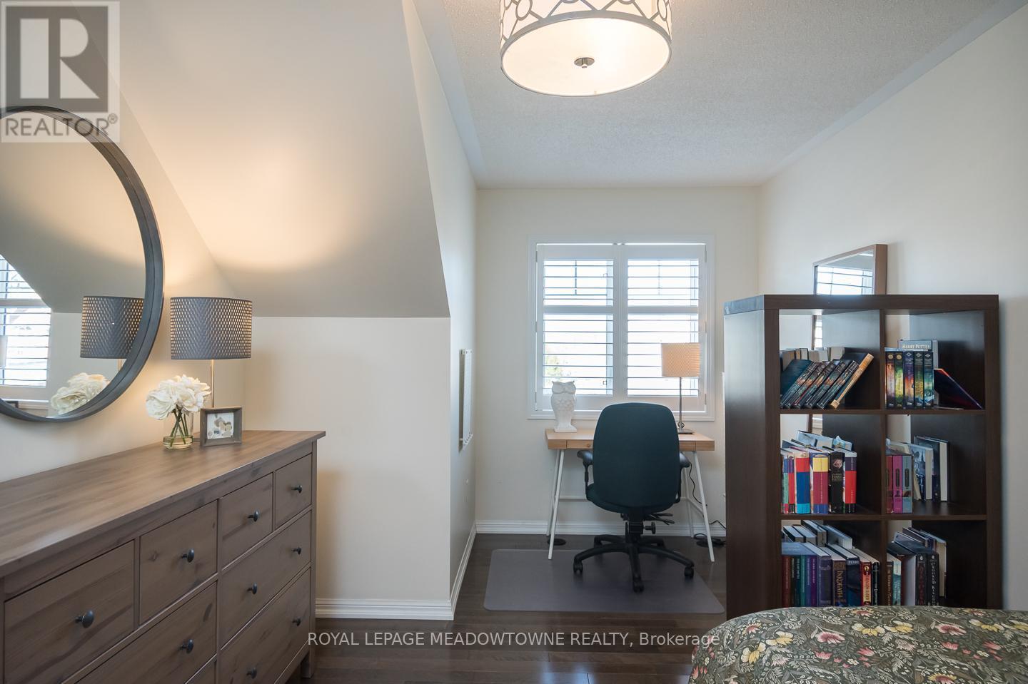 












694 RAYNER COURT

,
Milton,




Ontario
L9T0N9

