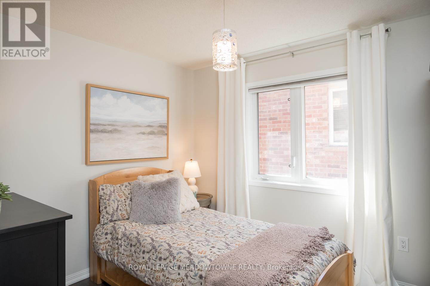 












694 RAYNER COURT

,
Milton,




Ontario
L9T0N9

