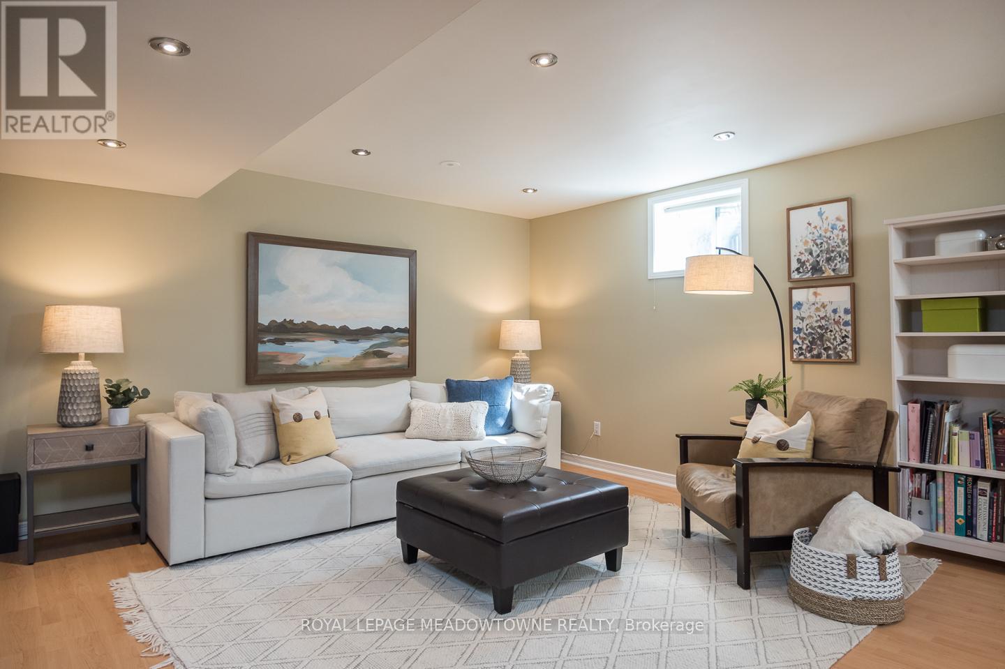 












694 RAYNER COURT

,
Milton,




Ontario
L9T0N9

