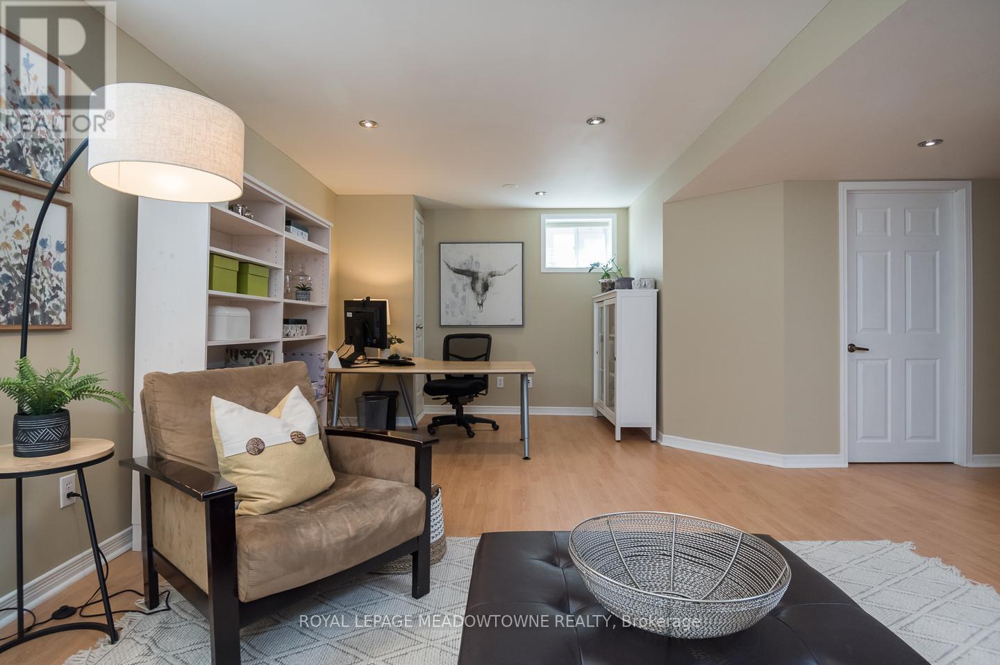 












694 RAYNER COURT

,
Milton,




Ontario
L9T0N9

