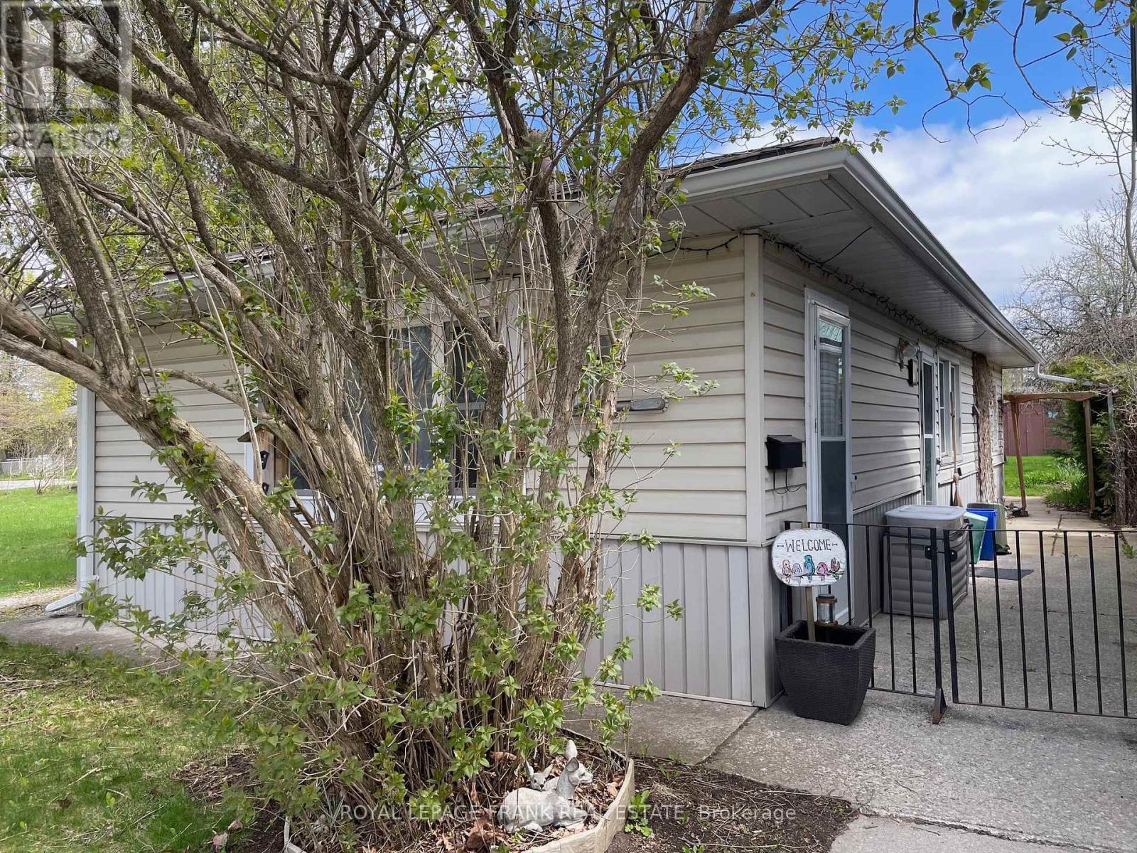 












29 HEAD STREET

,
Kawartha Lakes (Bobcaygeon),




Ontario
K0M1A0

