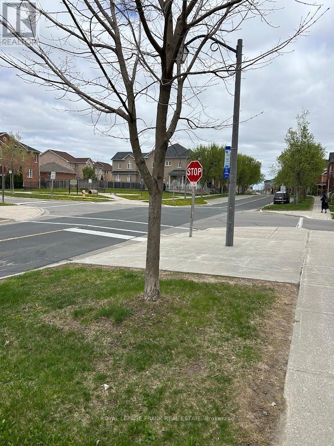 












449 WHITE'S HILL AVENUE

,
Markham (Cornell),




Ontario
L6B0J7

