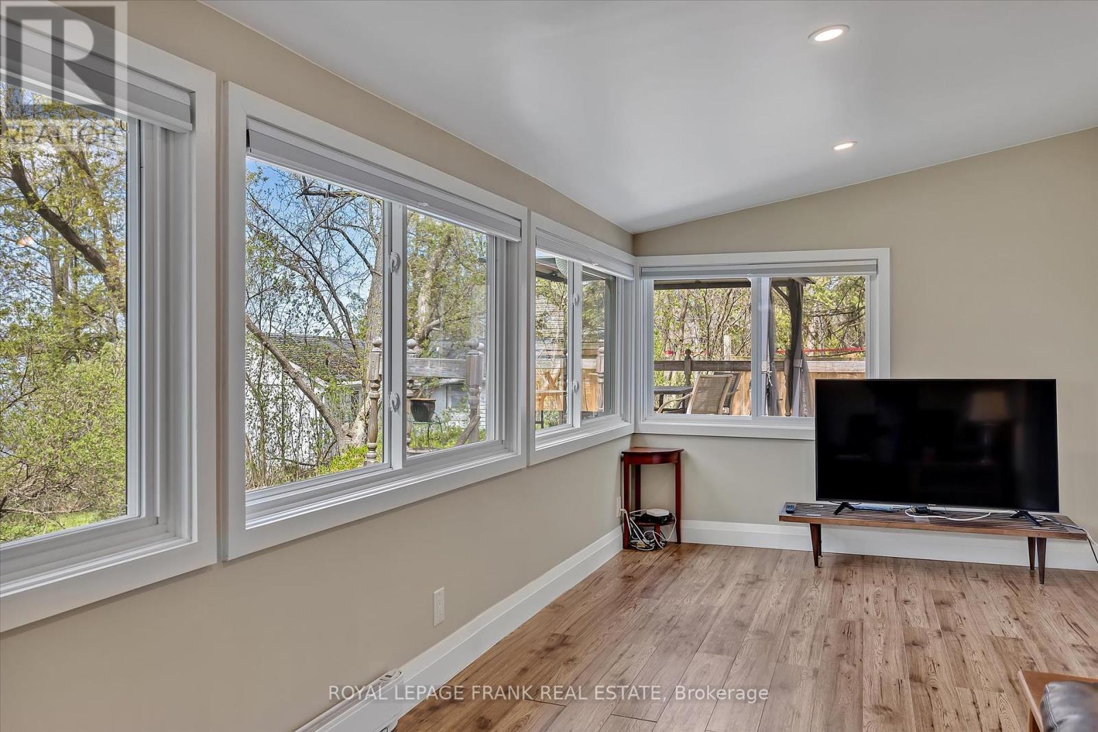 












8 DAISY TRAIL

,
Kawartha Lakes (Dunsford),




Ontario
K0M1L0

