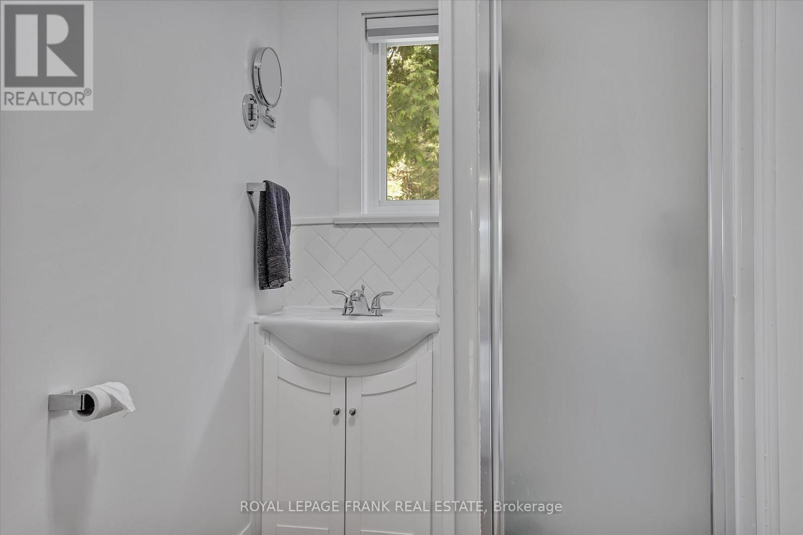 












8 DAISY TRAIL

,
Kawartha Lakes (Dunsford),




Ontario
K0M1L0

