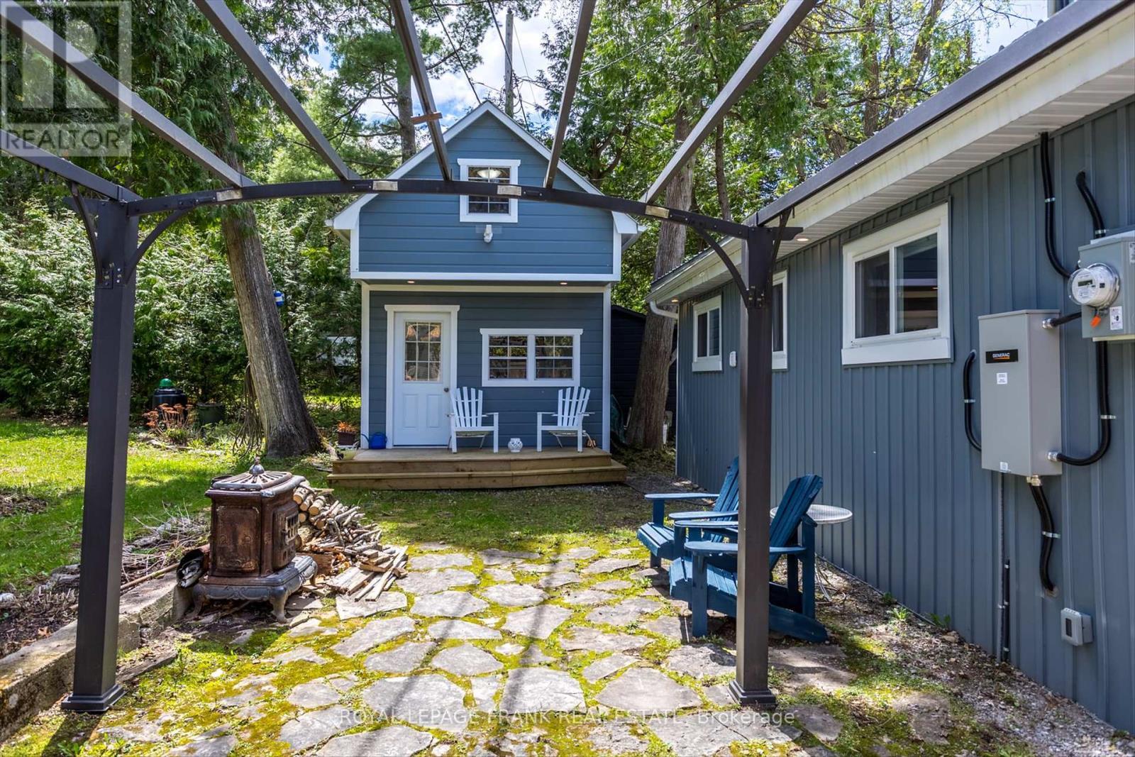 












8 DAISY TRAIL

,
Kawartha Lakes (Dunsford),




Ontario
K0M1L0

