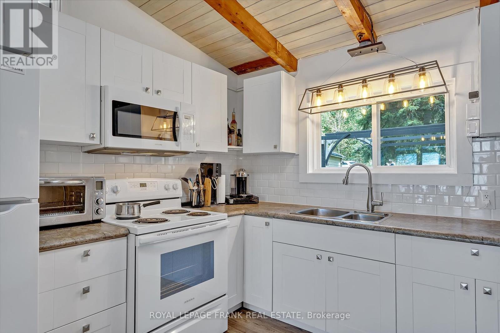 












8 DAISY TRAIL

,
Kawartha Lakes (Dunsford),




Ontario
K0M1L0

