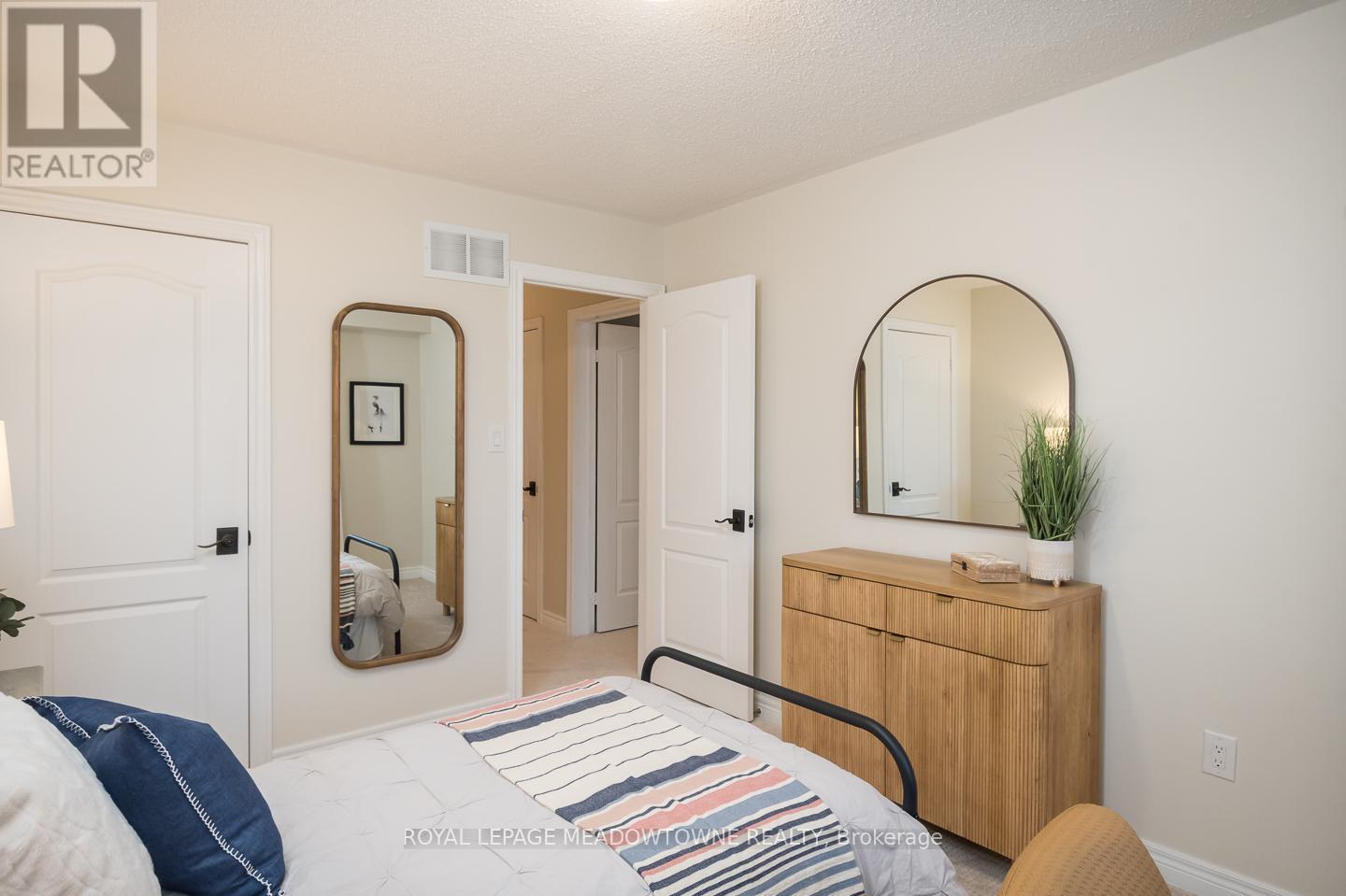 












476 LAUNDON TERRACE

,
Milton,




Ontario
L9T7X9

