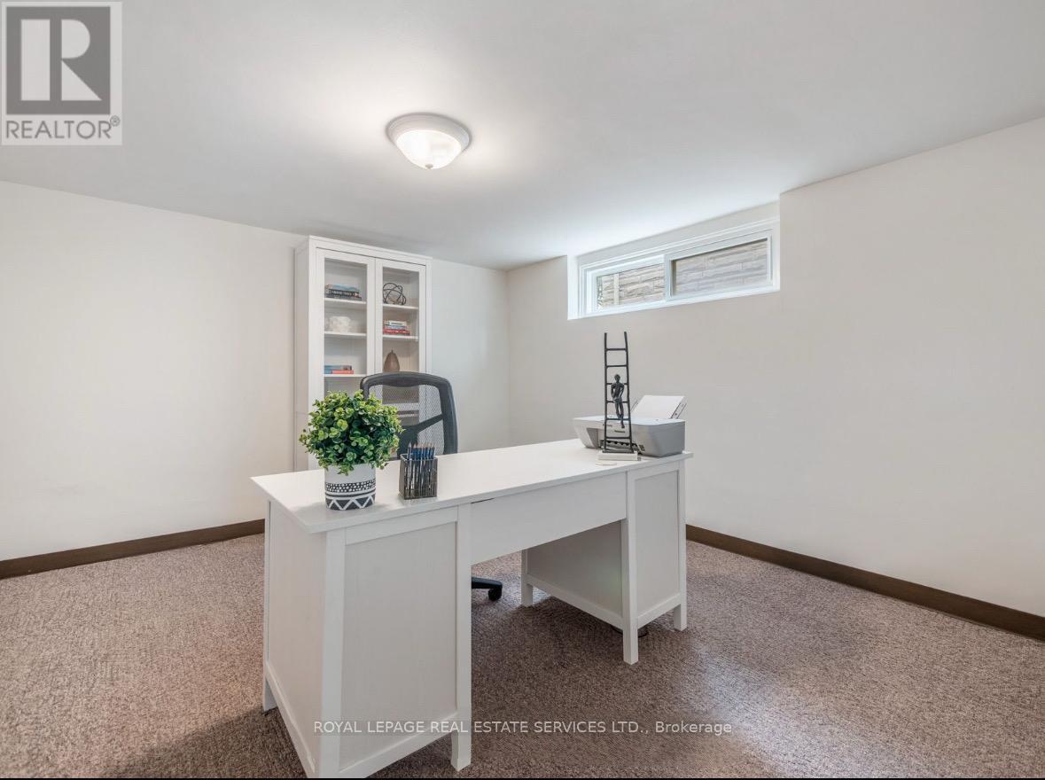 












BSMT - 54 EXBURY ROAD

,
Toronto,




Ontario
M3M1R1

