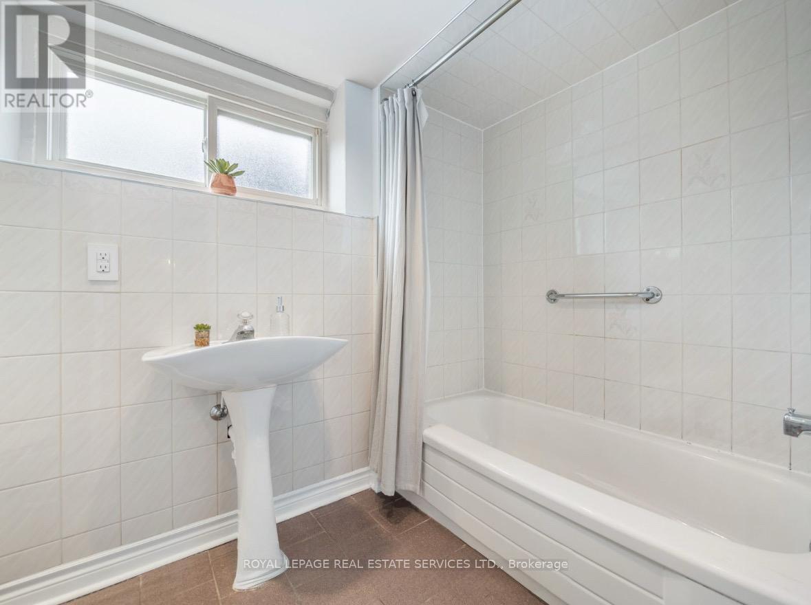 












BSMT - 54 EXBURY ROAD

,
Toronto,




Ontario
M3M1R1

