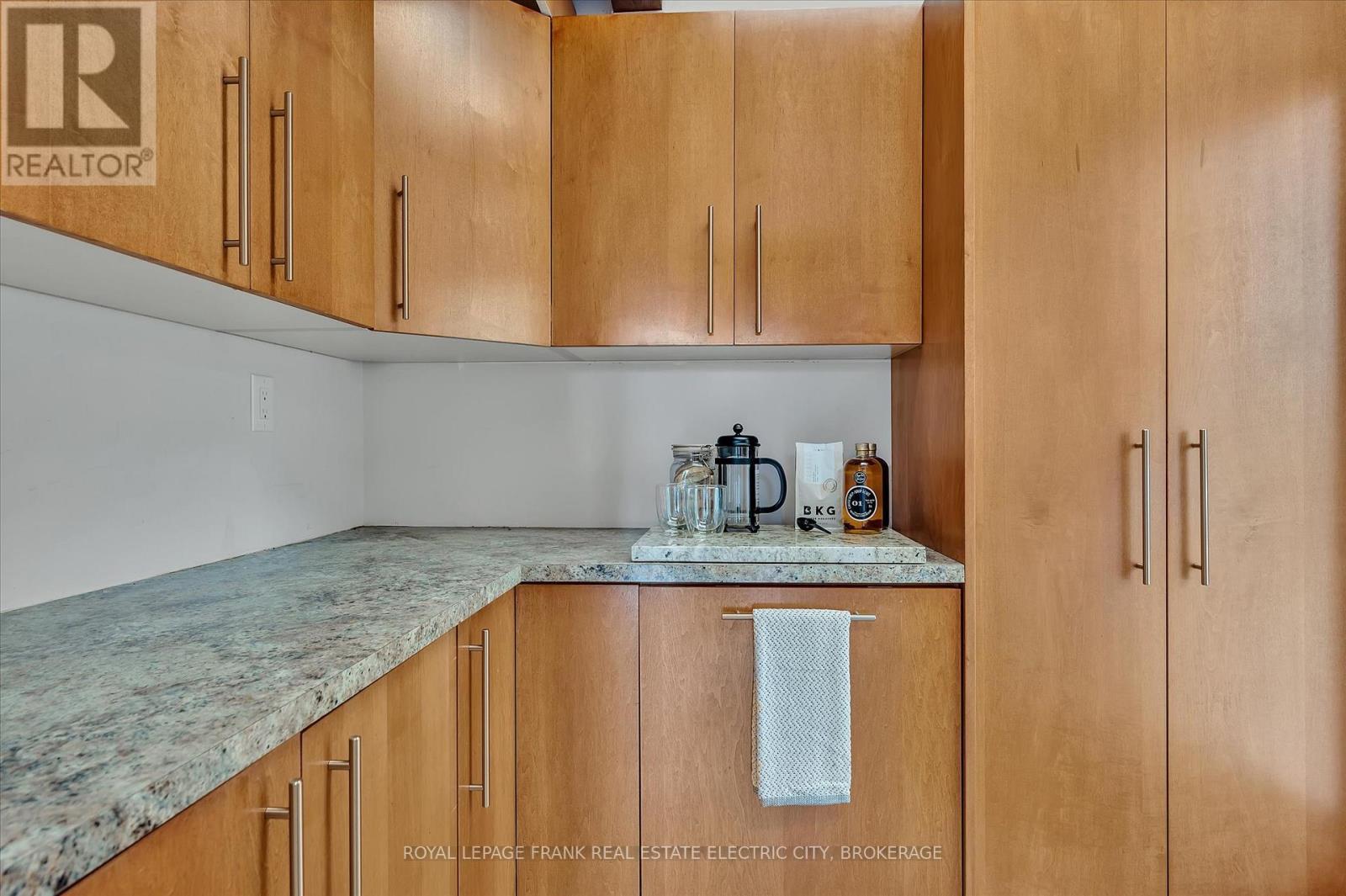 












1 MONTAGUE COURT

,
Peterborough West (Central),




Ontario
K9J7L5

