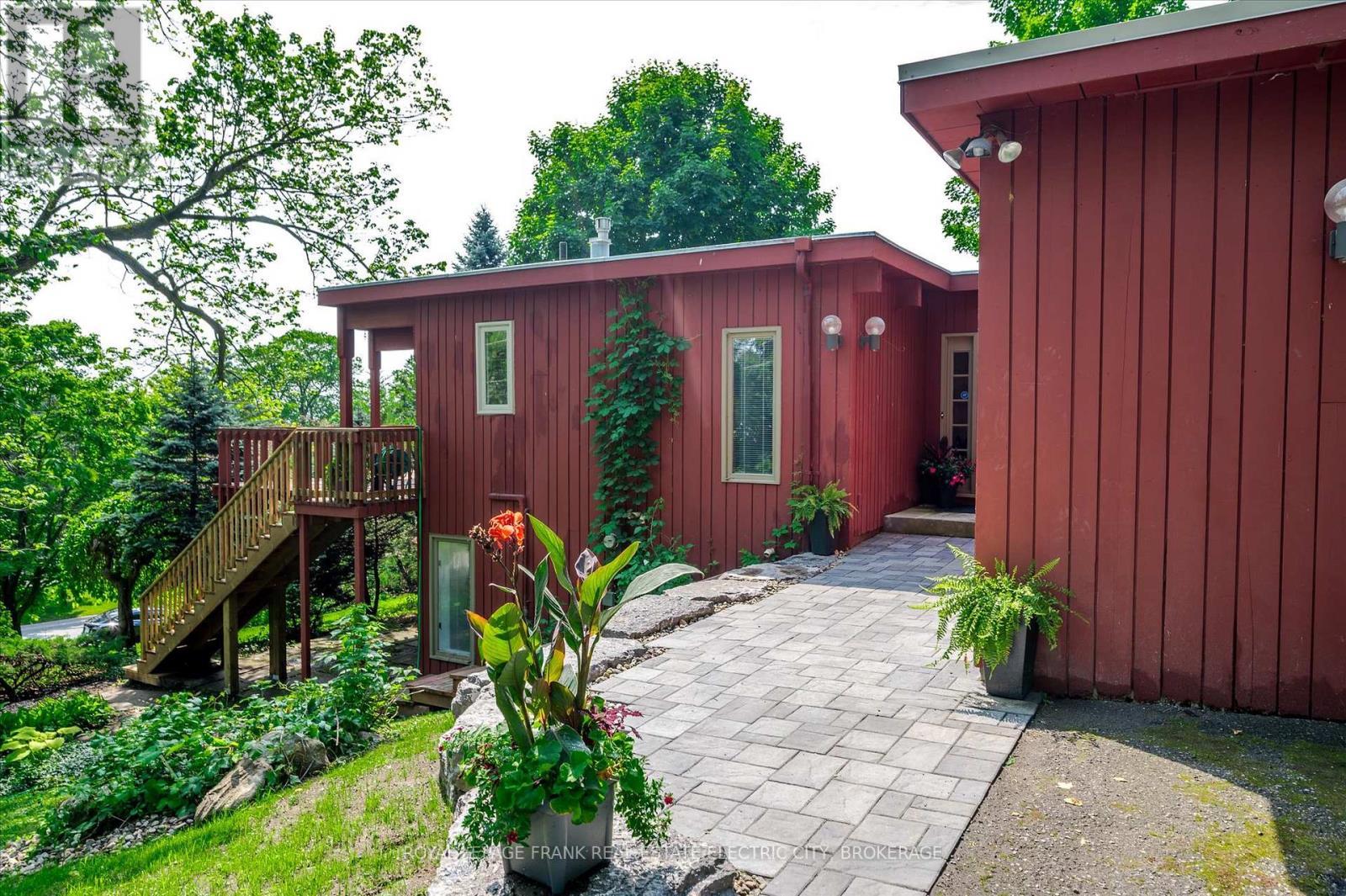 












1 MONTAGUE COURT

,
Peterborough West (Central),




Ontario
K9J7L5

