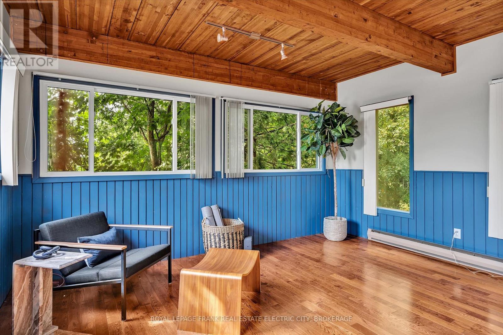 












1 MONTAGUE COURT

,
Peterborough West (Central),




Ontario
K9J7L5


