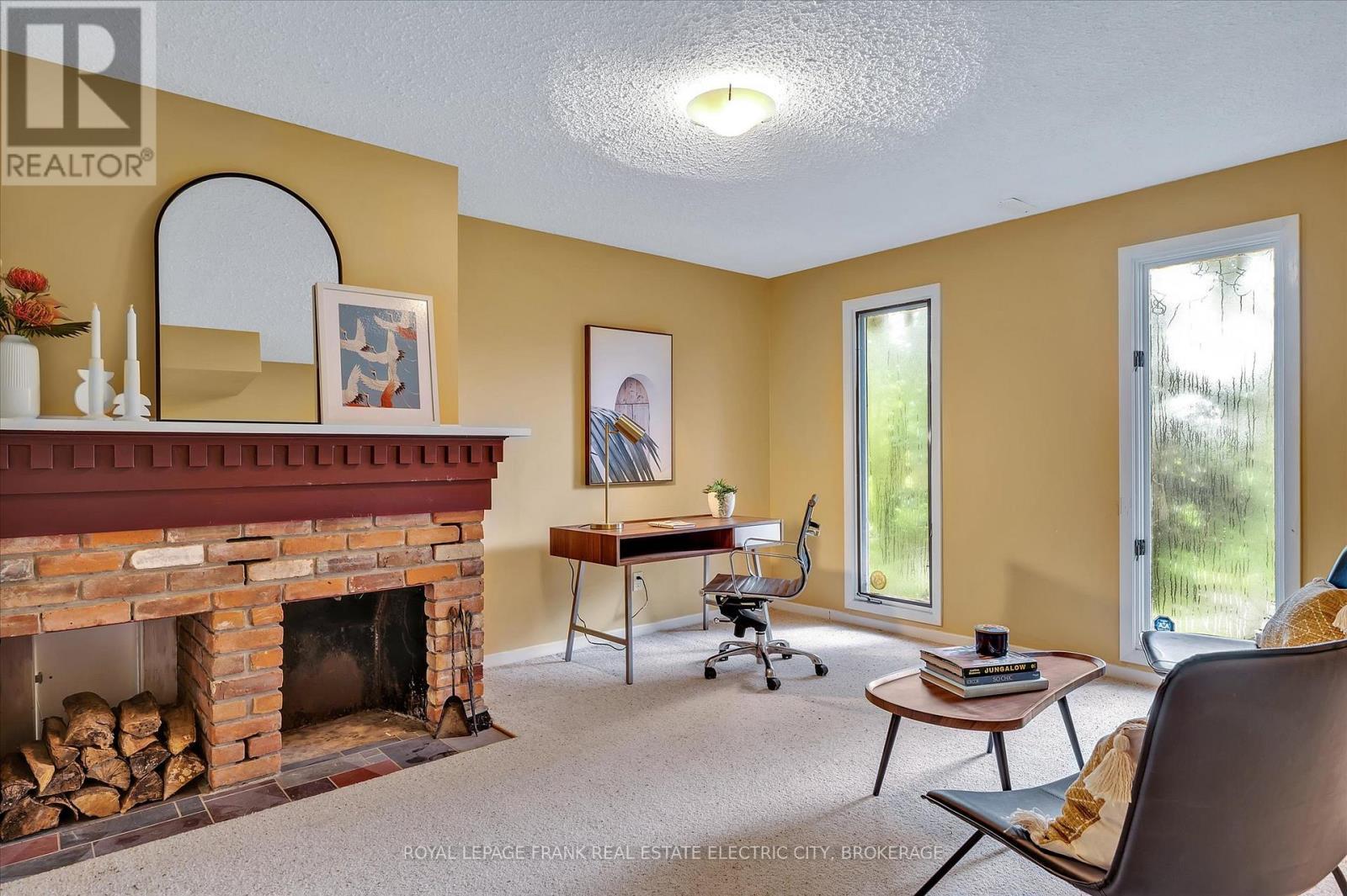 












1 MONTAGUE COURT

,
Peterborough West (Central),




Ontario
K9J7L5


